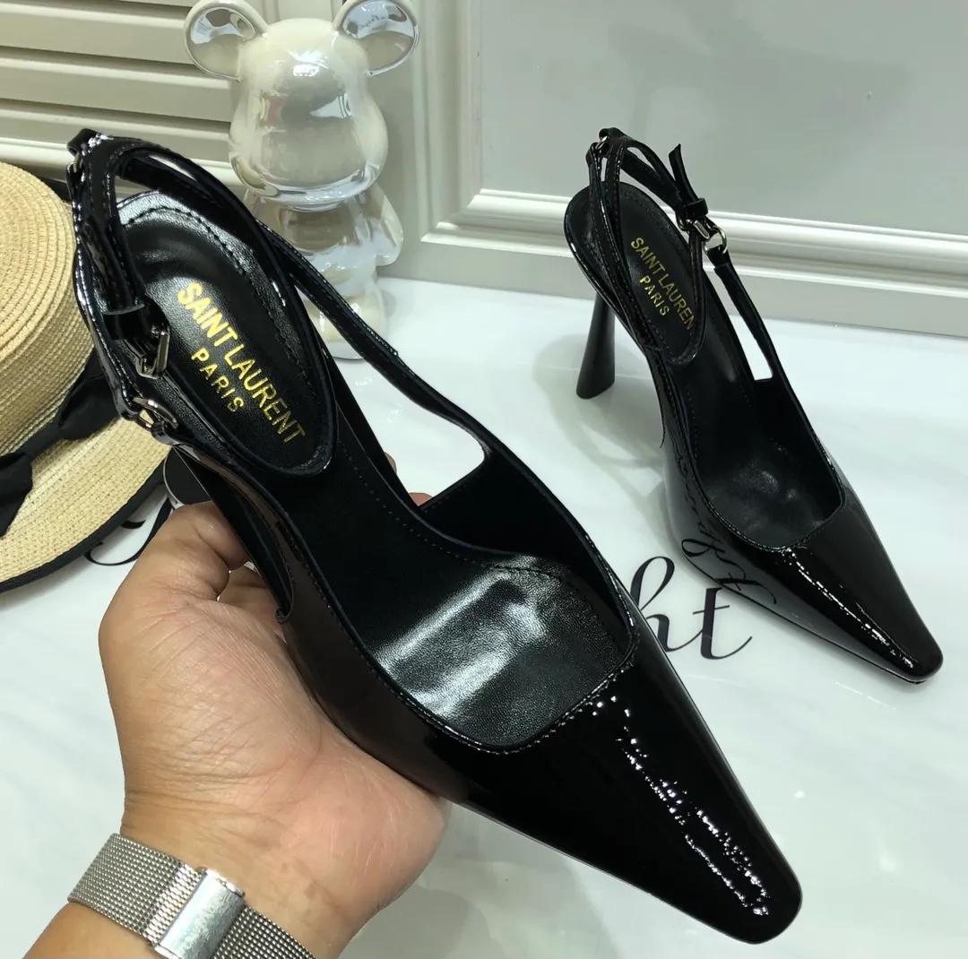 👟👟Ex-factory price 560👟👟 Top quality Saint Laurent/Yves Saint Laurent 2024 spring and summer new style👠Small square toe high heels of the same style as Rose. The layered leather high heels are very good at modifying the foot shape. In recent years, SLP has become more and more understanding of women in high heels. ysl beautiful high heels 👠Number of yards: 35-40 (41 customized, non-returnable) Upper: open edge beaded cowhide/patent leather, lining Imported sheepskin lining, sole: genuine leather outsole, heel height: 10cm (heel imported from Italy)